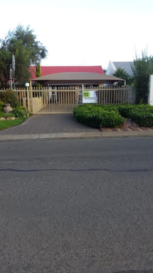 Schnehage Self Catering Apartment Bloemfontein Exterior foto