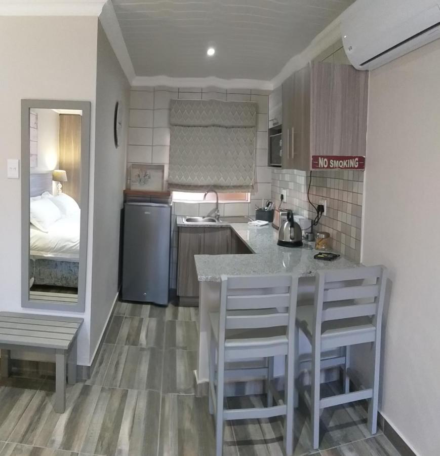 Schnehage Self Catering Apartment Bloemfontein Exterior foto