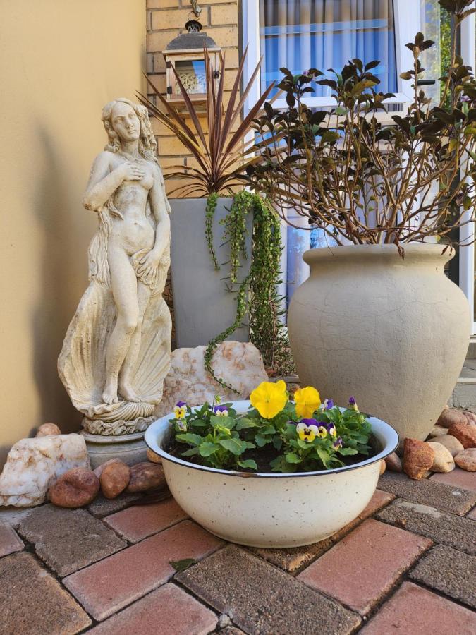 Schnehage Self Catering Apartment Bloemfontein Exterior foto