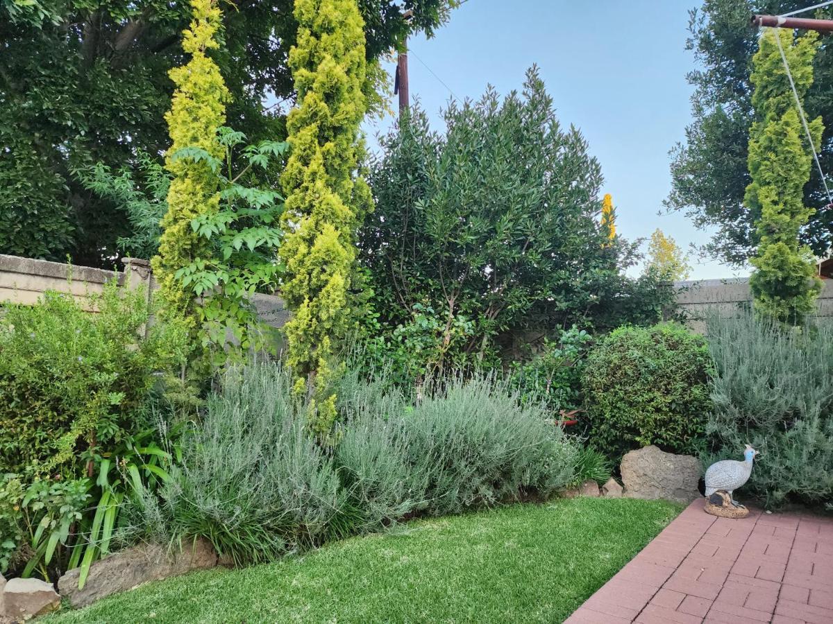 Schnehage Self Catering Apartment Bloemfontein Exterior foto